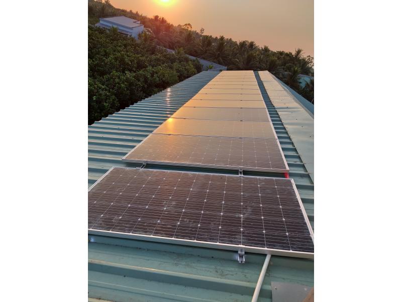 HỆ PIN MẶT TRỜI BƠM TƯỚI BƯỞI 4,4KWP VÀ LỮU TRỮ 1,2KWP