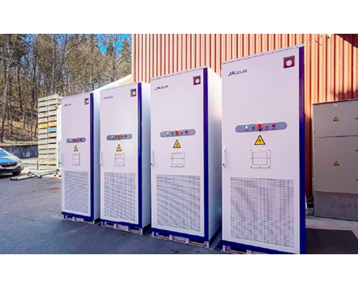 Hệ Thống Lưu Trữ Năng Lượng BESS JA 125kW/261kWh