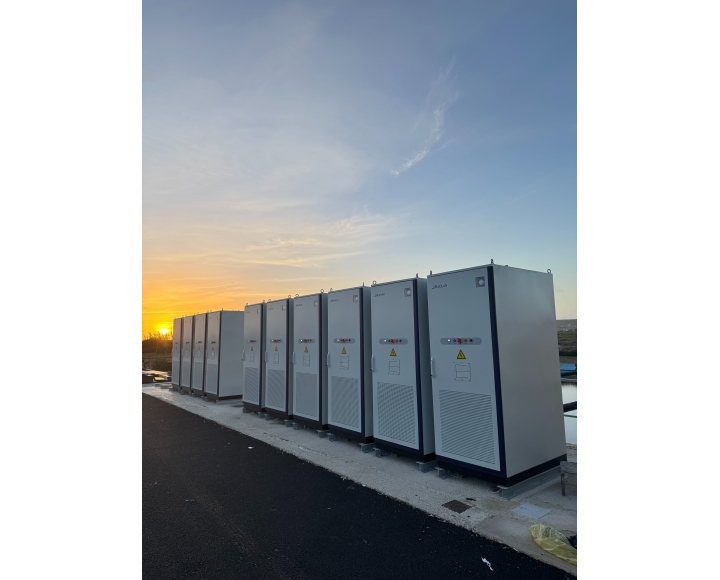 Hệ Thống Lưu Trữ Năng Lượng BESS JA 125kW/261kWh